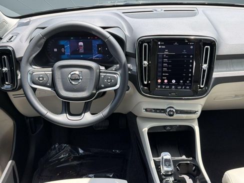 Certified 2026 Volvo XC40 B5 Plus AWD/4WD image 28