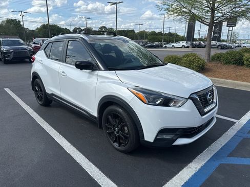 Used 2020 Nissan Kicks SR w/ Exterior Package image 1