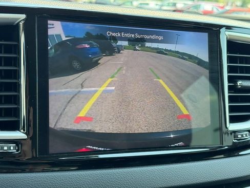 Used 2023 Chrysler Pacifica Touring-L FWD image 26