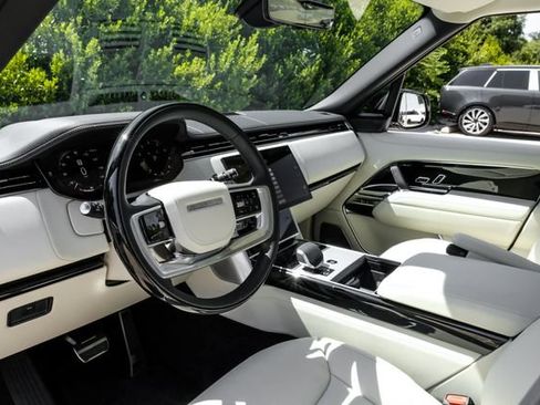 Used 2026 Land Rover Range Rover Long Wheelbase Autobiography AWD/4WD image 3