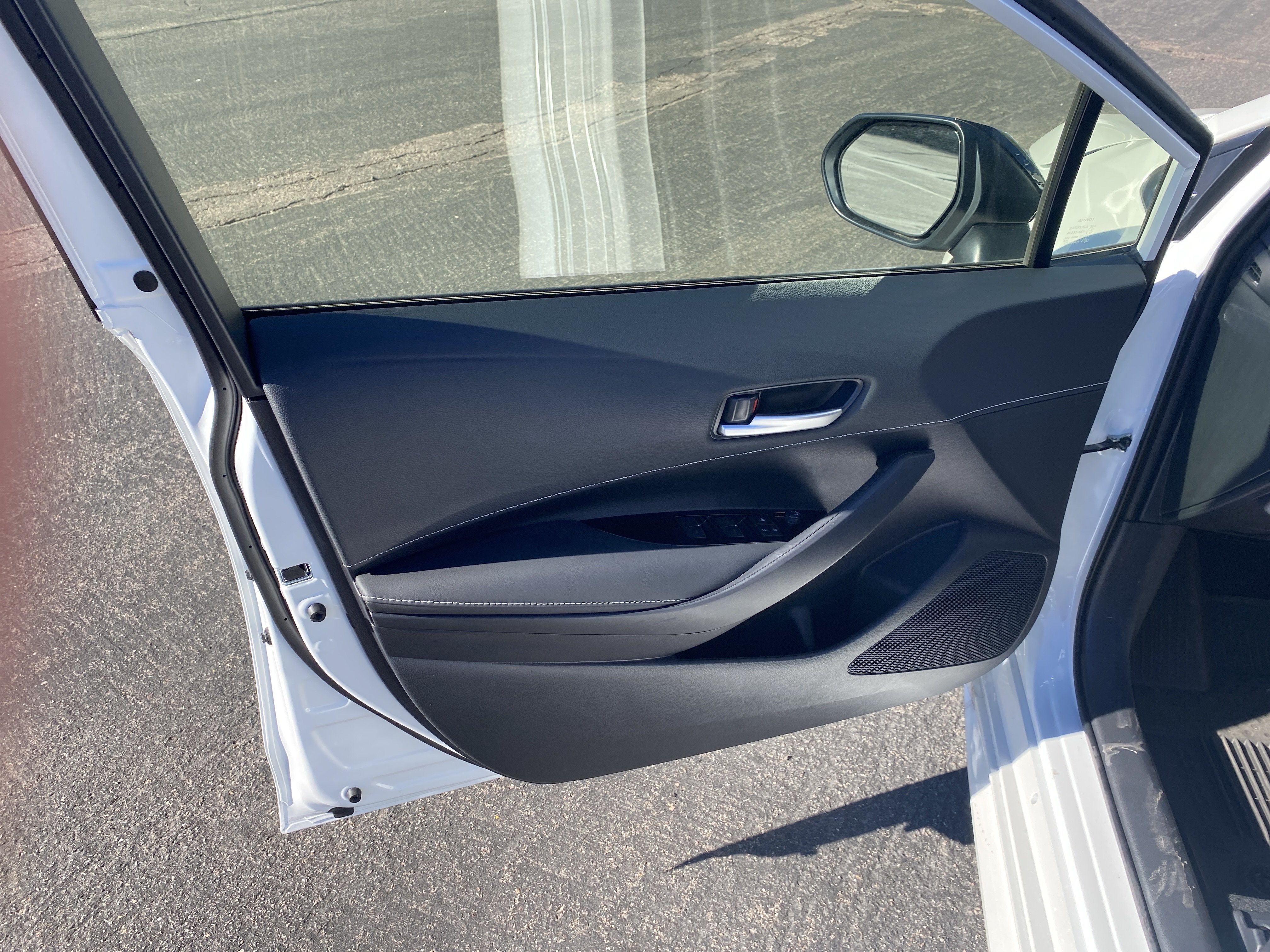 Used 2026 Toyota Corolla SE FWD image 8