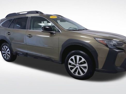 Used 2025 Subaru Outback Premium image 2