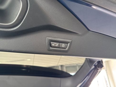 Used 2022 BMW X5 xDrive45e w/ M Sport Package image 11