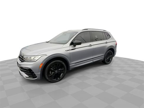 Used 2022 Volkswagen Tiguan SE R-Line image 4