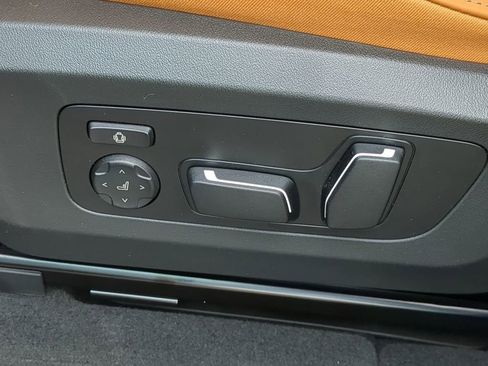 Used 2025 BMW X3 xDrive30i w/ Premium Package image 19