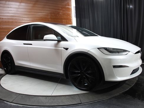 Used 2023 Tesla Model X image 9