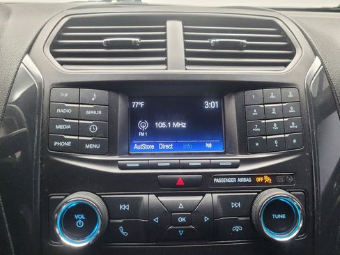 Used 2019 Ford Explorer XLT FWD image 25