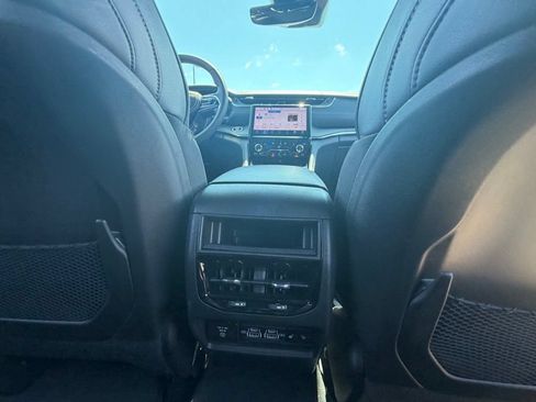 Used 2023 Jeep Grand Cherokee Overland AWD/4WD image 42