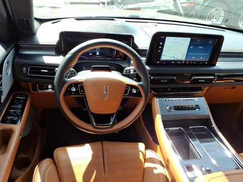 Used 2025 Lincoln Aviator Black Label AWD/4WD image 17