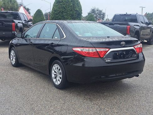 Used 2015 Toyota Camry LE image 4