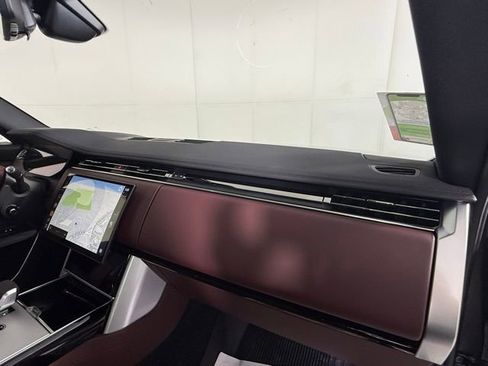 New 2025 Land Rover Range Rover SE image 31