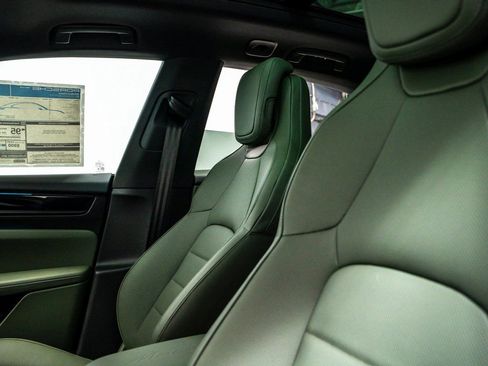 New 2026 Porsche Macan 4 Electric image 28