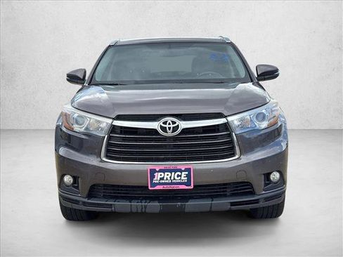 Used 2016 Toyota Highlander XLE image 2