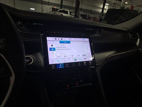 Used 2023 Jeep Grand Cherokee Limited w/ Luxury Tech Group II image 16