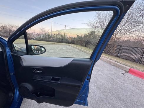 Used 2013 Toyota Yaris LE image 20