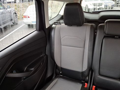 Used 2019 Ford Escape SE image 18