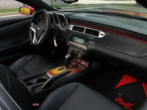 Used 2012 Chevrolet Camaro SS RWD image 20