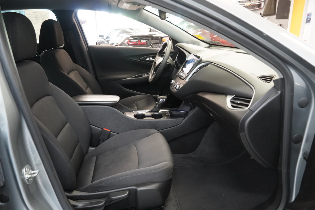 Used 2024 Chevrolet Malibu LT FWD image 35