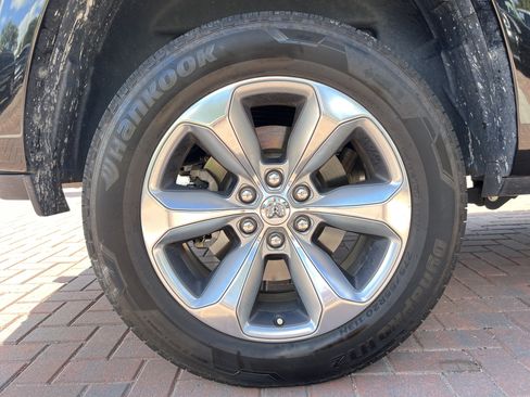 Used 2022 RAM 1500 Limited w/ Body Color Bumper Group AWD/4WD image 13