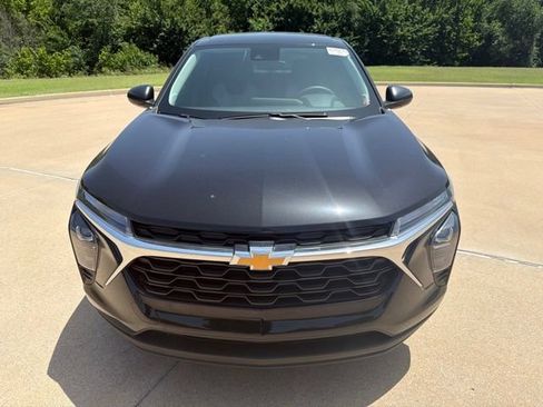 Used 2026 Chevrolet Trax LS FWD image 8