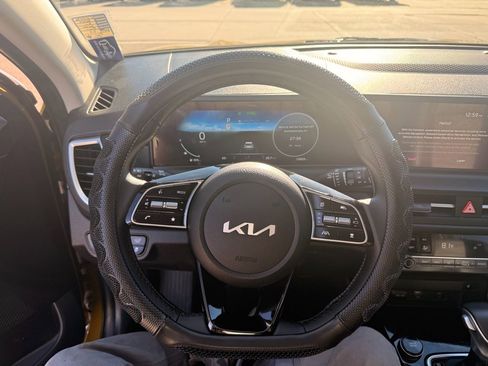 Used 2024 Kia Seltos SX w/ SX Sunroof Package image 13