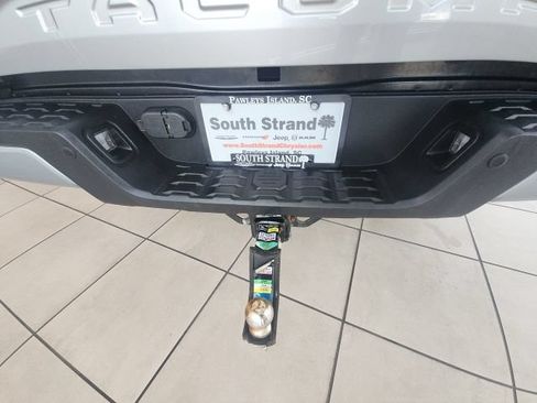 Used 2023 Toyota Tacoma TRD Off-Road w/ TRD Premium Off Road Package AWD/4WD image 41