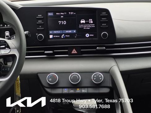 Used 2022 Hyundai Elantra SE FWD image 21