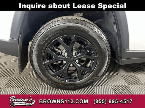 Used 2026 Jeep Grand Cherokee Altitude AWD/4WD image 12
