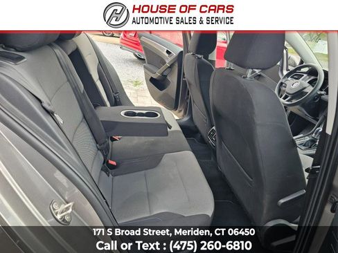 Used 2016 Volkswagen e-Golf SE image 32