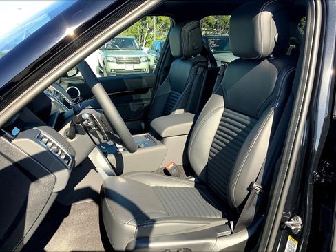 New 2025 Land Rover Discovery S image 6