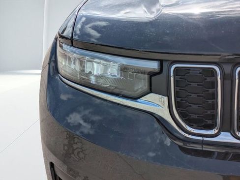 New 2025 Jeep Grand Cherokee L Laredo image 8