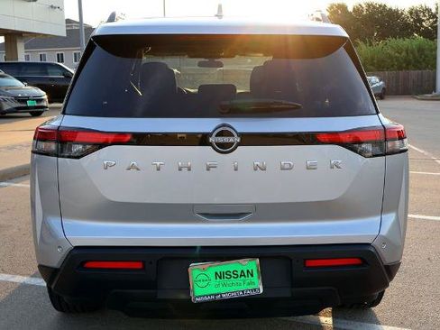 Certified 2025 Nissan Pathfinder SV FWD image 6