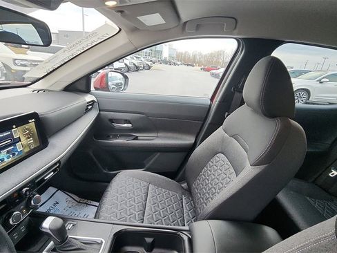 Used 2025 Nissan Kicks SV image 11