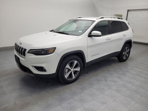 Used 2019 Jeep Cherokee Limited image 2