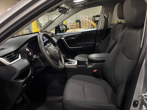 Used 2024 Toyota RAV4 XLE w/ Convenience Package image 9