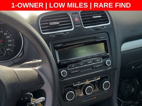 Used 2014 Volkswagen Golf 4-Door FWD image 26