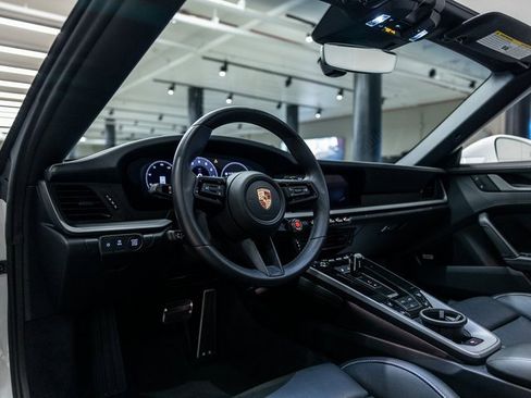 Used 2025 Porsche 911 Carrera image 4