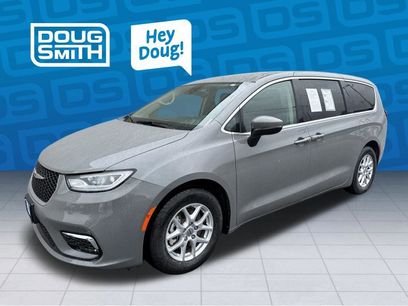 Used 2023 Chrysler Pacifica Touring-L