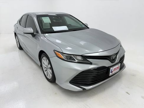 Used 2020 Toyota Camry LE FWD image 2