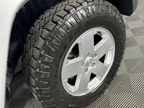 Used 2012 Jeep Wrangler Unlimited Sahara w/ Connectivity Group image 17