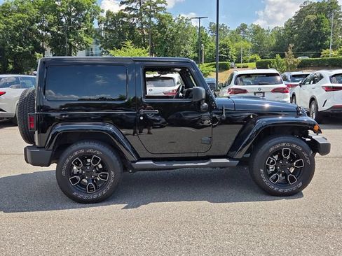 Used 2018 Jeep Wrangler Sahara AWD/4WD image 6
