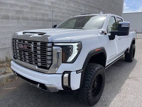 Used 2024 GMC Sierra 3500 Denali w/ Denali Reserve Package AWD/4WD image 14