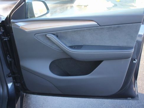 Used 2024 Tesla Model Y Performance image 22