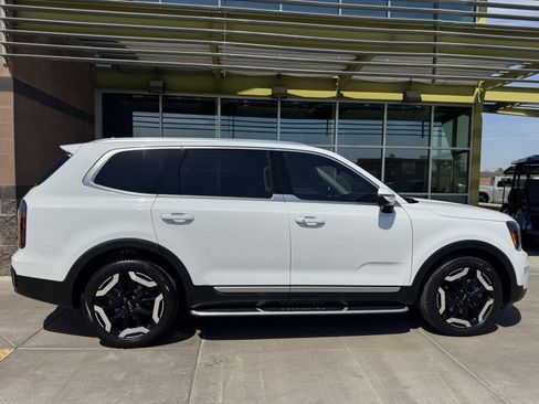 Used 2023 Kia Telluride EX w/ EX Captain's Chair Package image 9