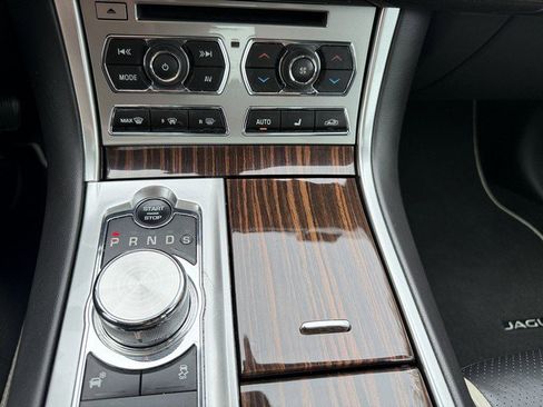 Used 2014 Jaguar XF 3.0 image 36