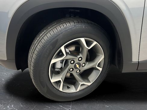 Used 2025 Chevrolet Trax LT w/ LT Convenience Package FWD image 33