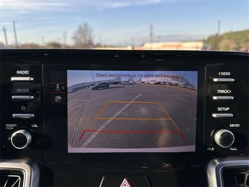 Used 2022 Kia Sorento LX image 21