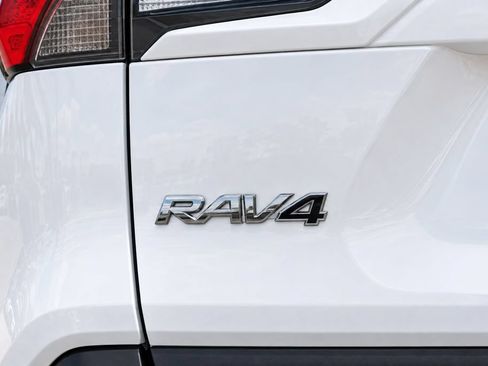 Used 2023 Toyota RAV4 XLE w/ Convenience Package AWD/4WD image 4