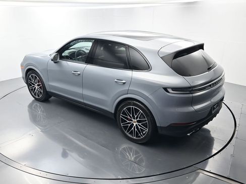 Certified 2025 Porsche Cayenne S image 35