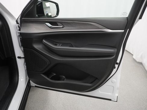 Certified 2024 Jeep Grand Cherokee Limited image 45